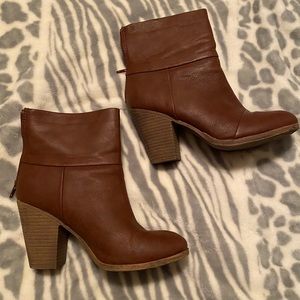 Cognac Size 8 booties